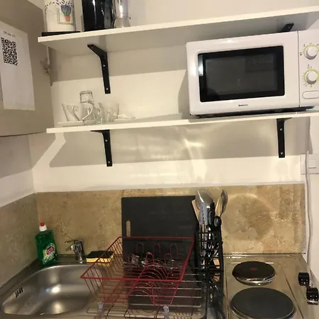 Petit Studio 12 M2 Et Place De Parking Gratuite Homestay Toulon