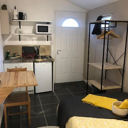 Petit Studio 12 M2 Et Place De Parking Gratuite Toulon